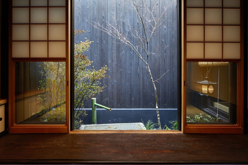 半露天檜風呂付き客室 客室2 | 京都漆楼わかさや