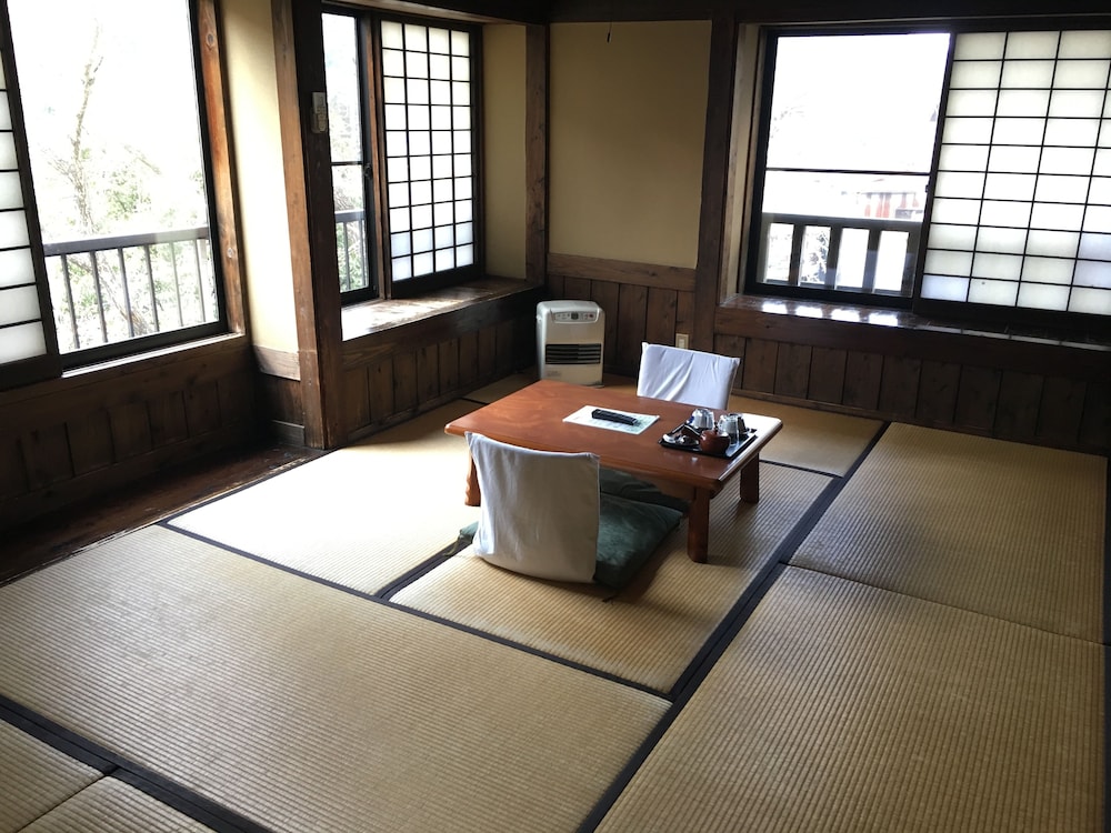 客室1 | 筋湯温泉 大黒屋