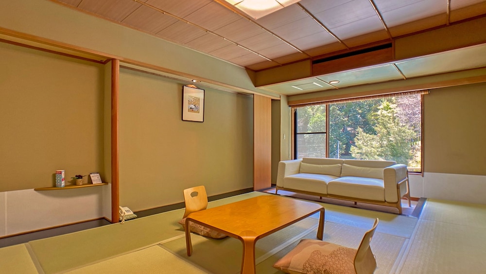 コンフォート ルーム 客室1 | 頼朝の湯 本陣