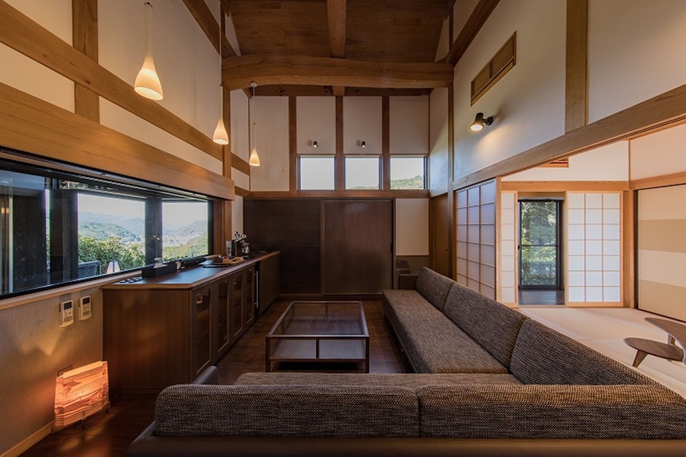 [温泉露天風呂付 離れ和洋室] (竜峡スイート) [禁煙] リビングルーム0 | 奥日田温泉 うめひびき