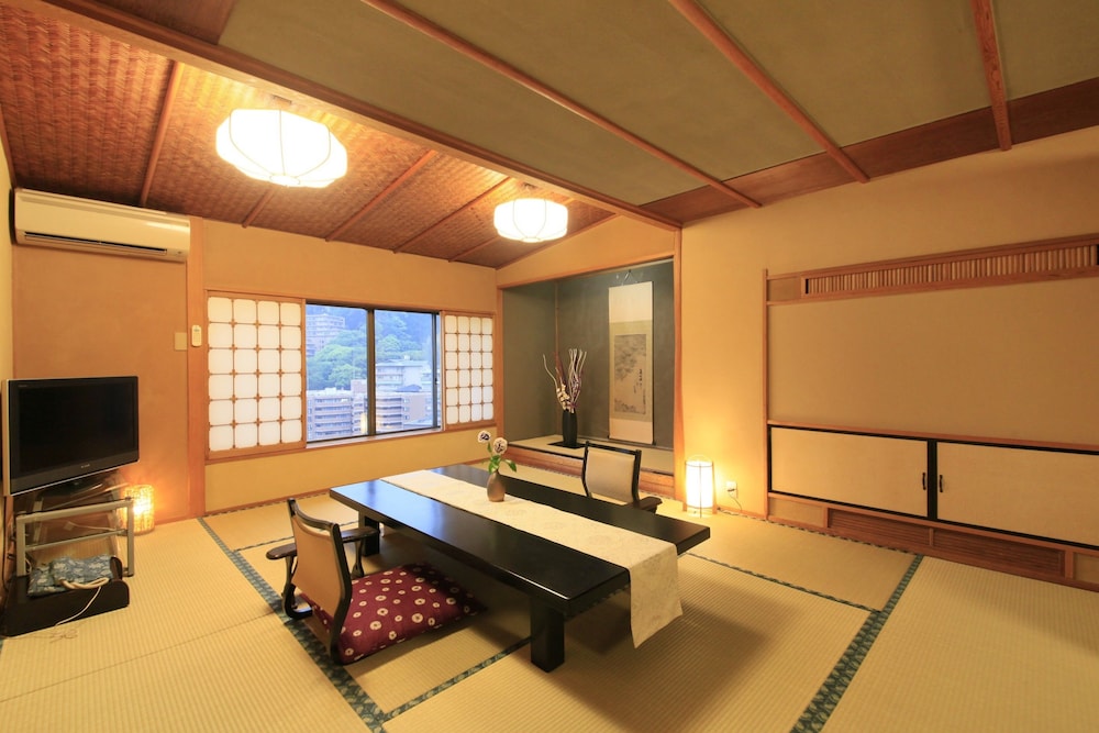 次の間付和室（10+6畳）／禁煙 | 若松 箱根湯河原