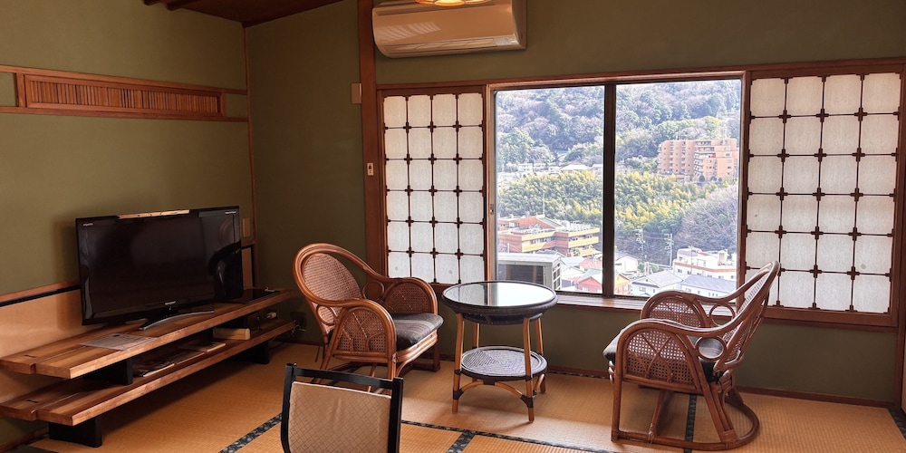 次の間付和室（10+6畳）／禁煙 | 若松 箱根湯河原