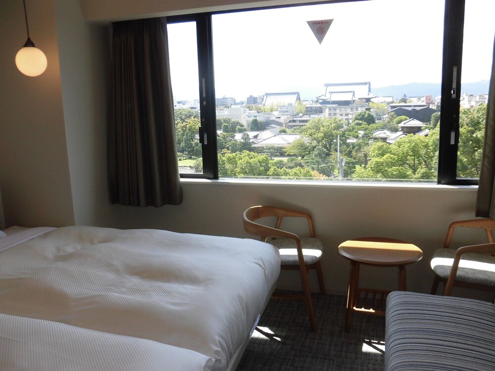 スタンダード4 人部屋 禁煙 （トイレ・バスセパレート） 客室2 | ホテルイルヴェルデ 京都