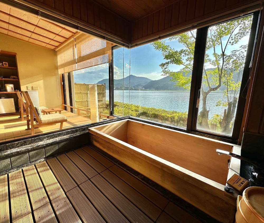 「1階和室」スタンダード和室 リバービュー 禁煙 バスルーム1 | 城崎 円山川温泉 銀花