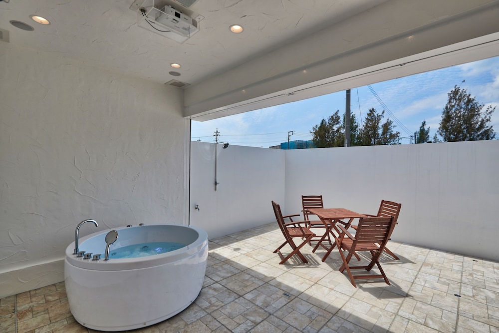 ヴィラ テラス / パティオ1 | 瀬底ヴィラ