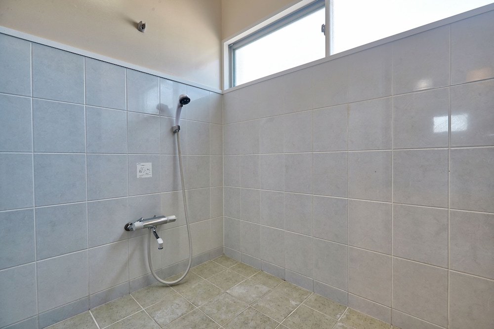 ヴィラ バスルームのシャワー0 | 瀬底ヴィラ