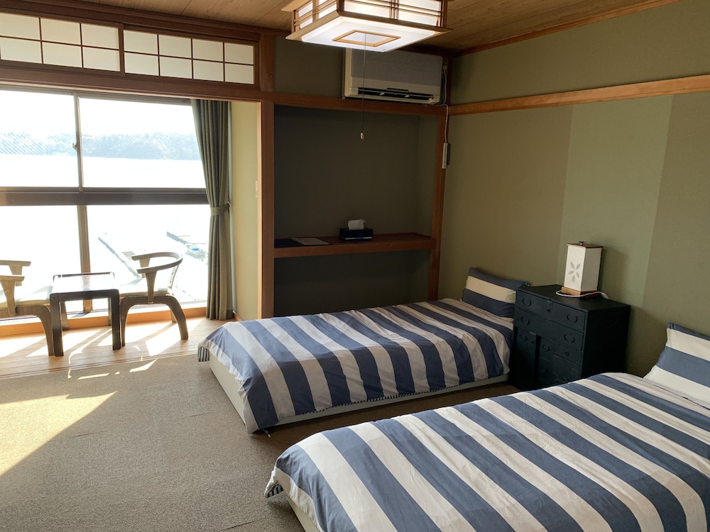 コンフォート ルーム シングルベッド 2 台 禁煙 レイクビュー | Nojiri Lake Resort