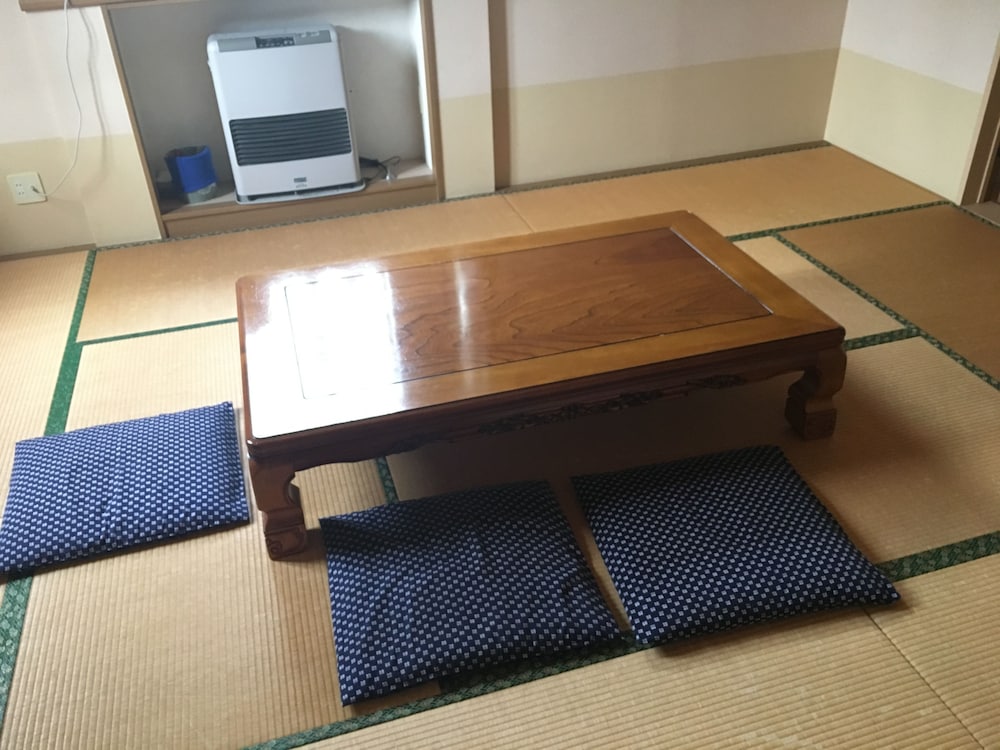 和室10畳 (禁煙・トイレ付) | ペンションプチハウスふぉ~ゆ~