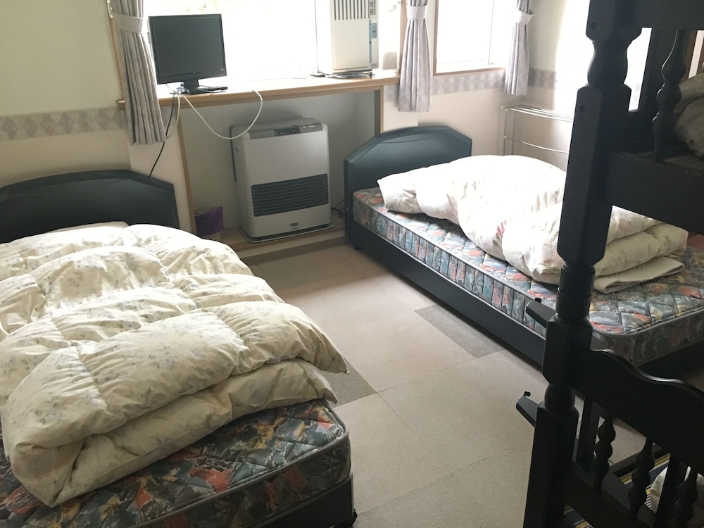 洋室 (禁煙・トイレ付) 客室3 | ペンションプチハウスふぉ~ゆ~