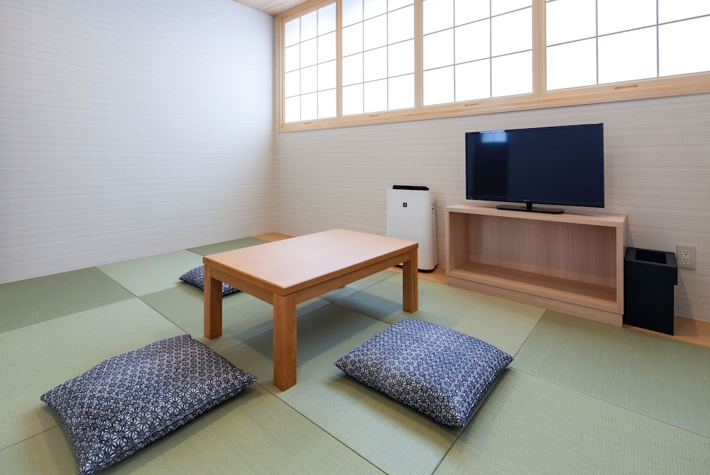 ジャパニーズスタイル [WA−ROOM] ３名用 禁煙 客室1 | ワイズキャビン & ホテル那覇国際通り