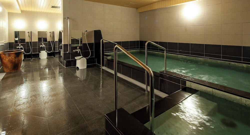 ジャパニーズスタイル [WA−ROOM] ３名用 禁煙 バスルーム1 | ワイズキャビン & ホテル那覇国際通り