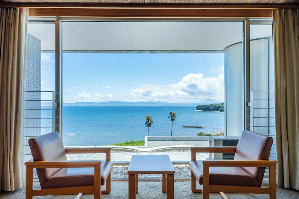 和室 12畳 共用バスルーム シービュー バルコニーからの眺望0 | スパ & リゾート ホテルソラージュ 大分・日出