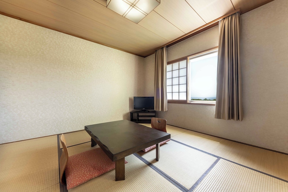 和室 8畳 共用バスルーム ガーデンビュー (Umi) 客室4 | スパ & リゾート ホテルソラージュ 大分・日出