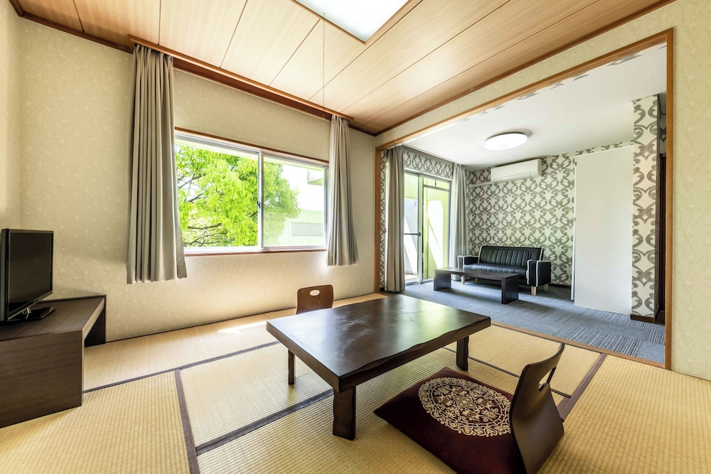 和室 8畳 共用バスルーム ガーデンビュー (Sora) | スパ & リゾート ホテルソラージュ 大分・日出