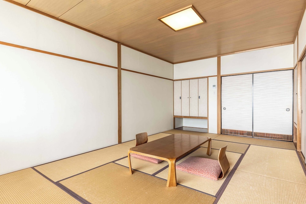 和室 12畳 共用バスルーム シービュー 客室3 | スパ & リゾート ホテルソラージュ 大分・日出