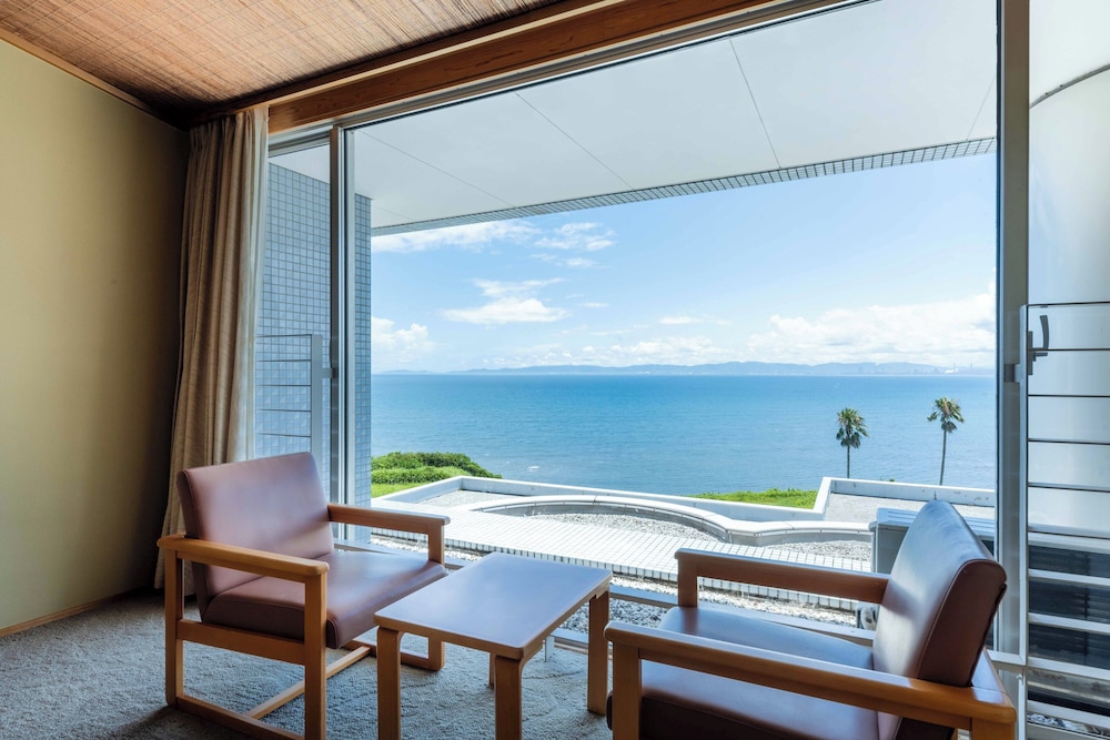 和室 12畳 共用バスルーム シービュー 客室4 | スパ & リゾート ホテルソラージュ 大分・日出