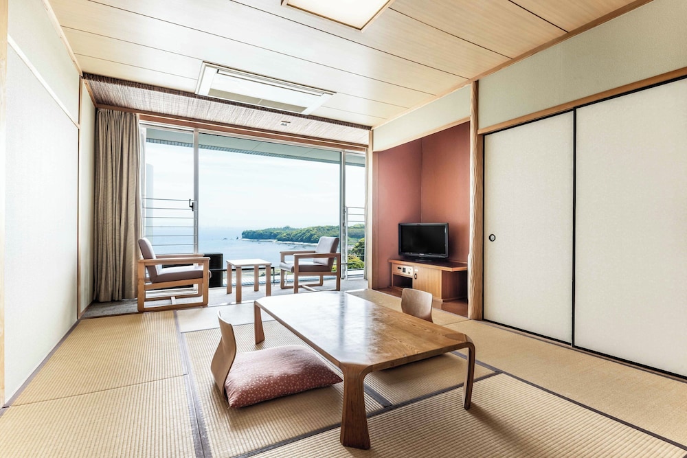 和室 10畳 共用バスルーム シービュー | スパ & リゾート ホテルソラージュ 大分・日出