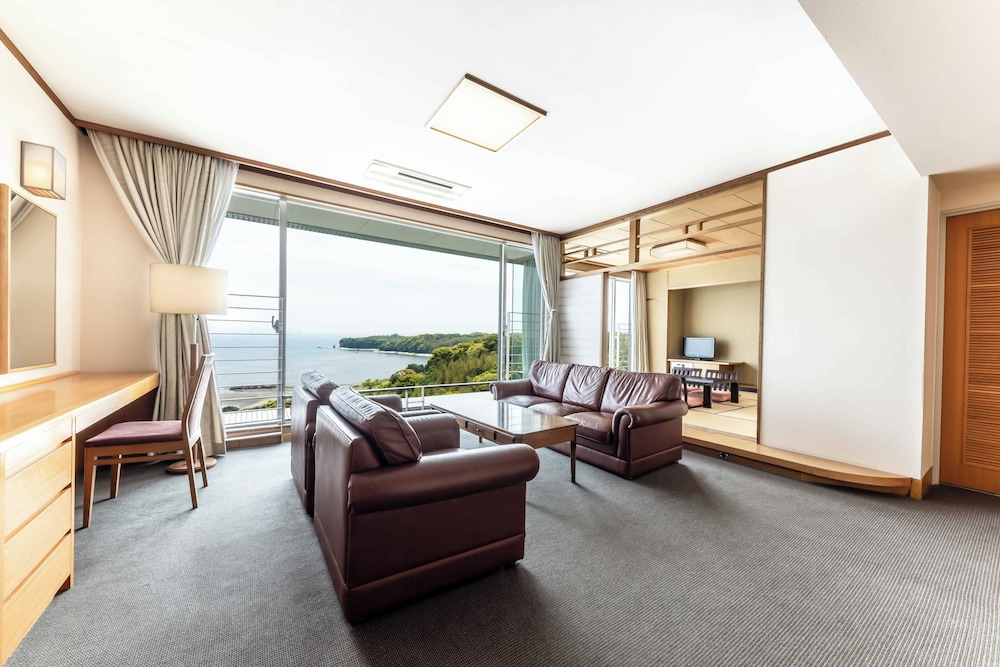 和室 12畳 共用バスルーム シービュー | スパ & リゾート ホテルソラージュ 大分・日出