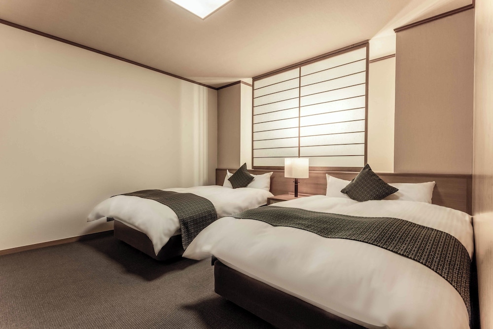 和室 12畳 共用バスルーム シービュー 客室2 | スパ & リゾート ホテルソラージュ 大分・日出