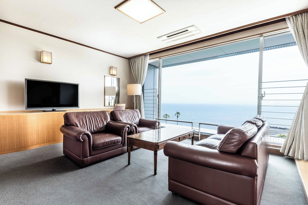 和室 12畳 共用バスルーム シービュー 客室1 | スパ & リゾート ホテルソラージュ 大分・日出