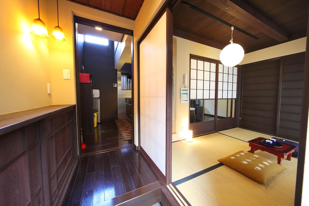 内部エントランス1 | 京の町 飛鳥