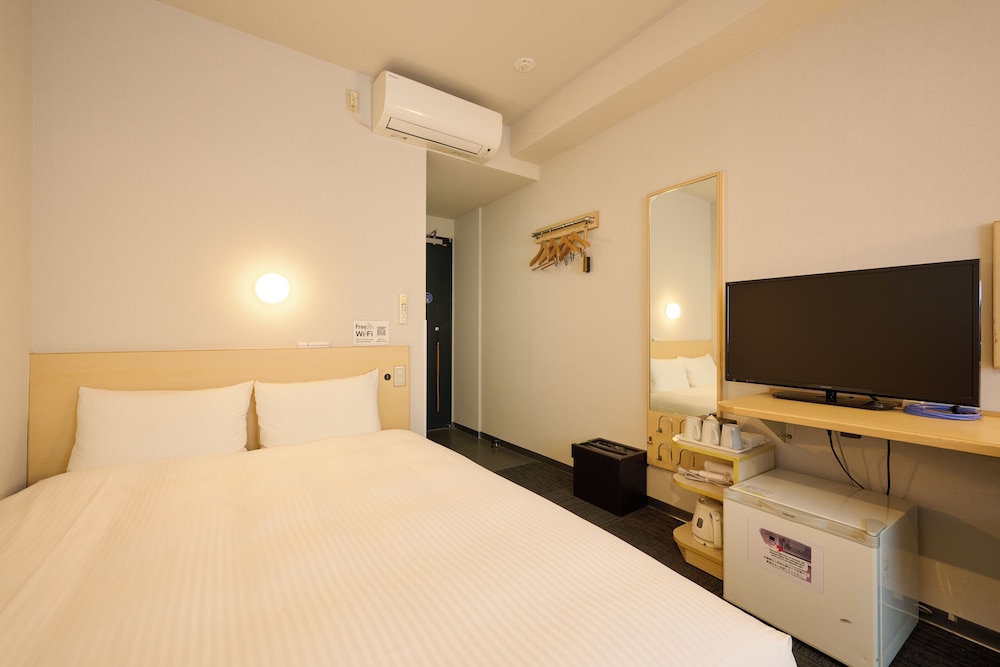 ダブルルーム [ソファー付] 禁煙 客室3 | スマイルホテル京都烏丸五条