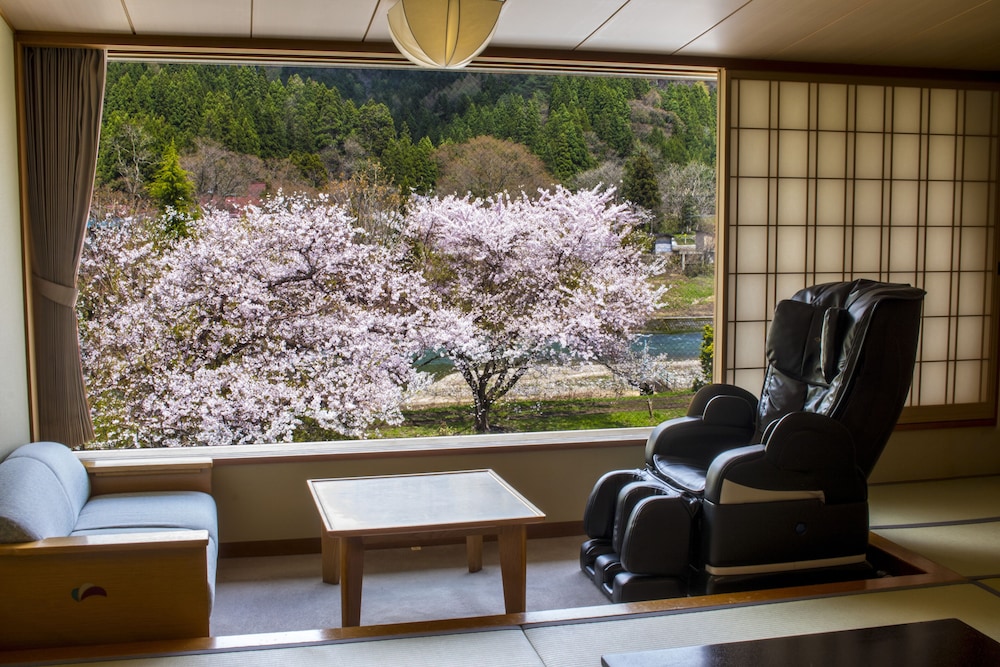和室 ファミリールーム マッサージチェア付 禁煙 客室2 | ゆめみの宿観松館