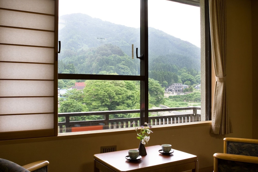 和室 ファミリールーム 禁煙 部屋からの景観1 | ゆめみの宿観松館
