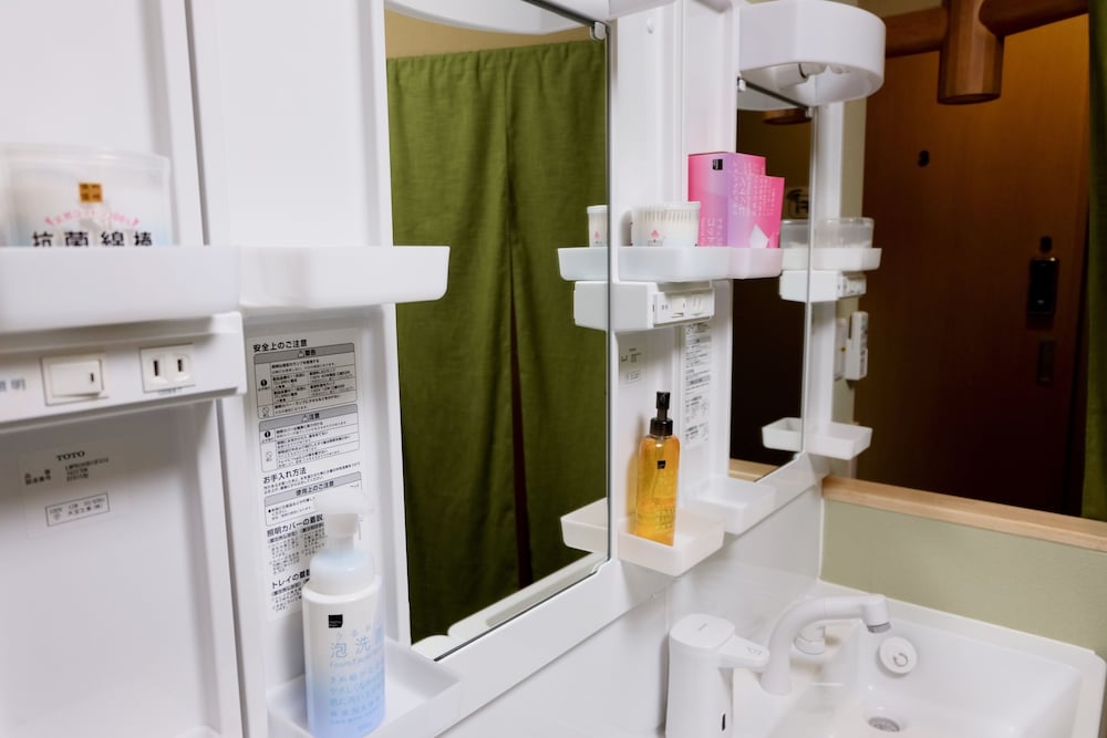 プライベート ツインルーム 共用バスルーム バスルームの設備0 | 成田参道ゲストハウス