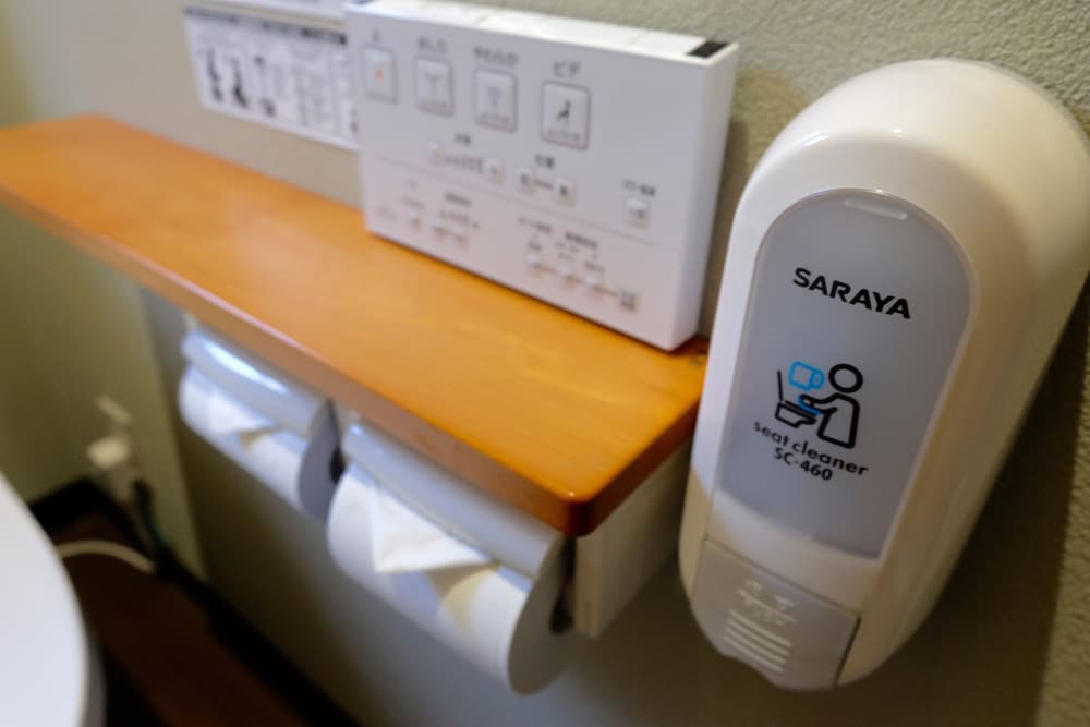 ダブルルーム 禁煙 専用バスルーム 客室の設備とサービス0 | 成田参道ゲストハウス