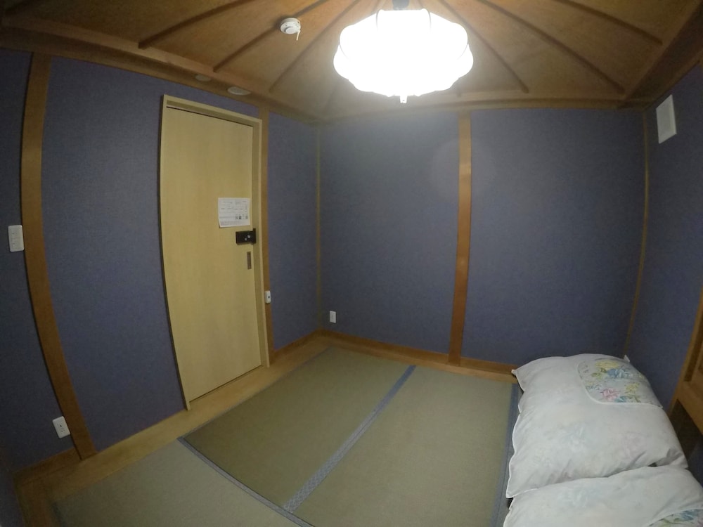 プライベート ツインルーム 共用バスルーム 客室2 | 成田参道ゲストハウス