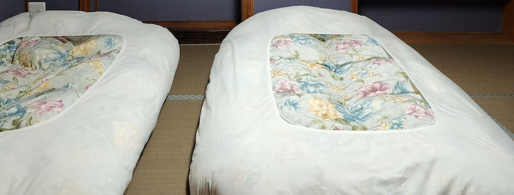 プライベート スタンダード トリプルルーム 共用バスルーム 客室5 | 成田参道ゲストハウス