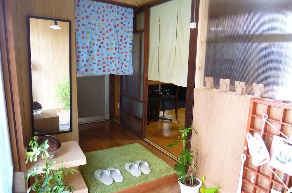 内部エントランス1 | ぐっすり家 伏見稲荷