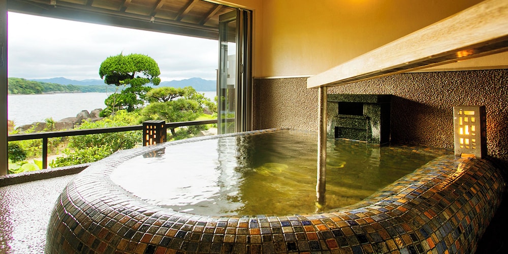 スーペリア ツインルーム 禁煙 浴槽 バスルーム0 | 夕景の宿 海のゆりかご 萩小町