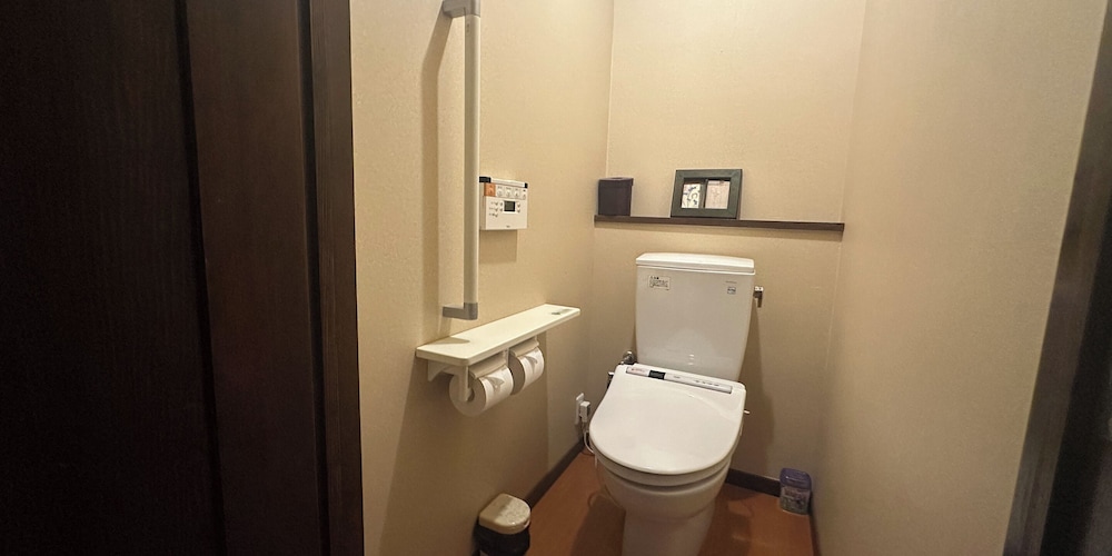 デザイン ツインルーム 専用バスルーム バスルーム1 | 夕景の宿 海のゆりかご 萩小町