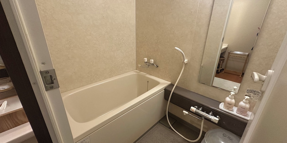 デザイン ツインルーム 専用バスルーム バスルーム2 | 夕景の宿 海のゆりかご 萩小町