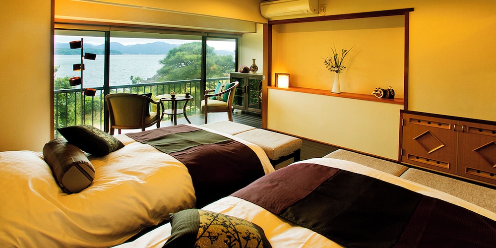 スーペリア ツインルーム 禁煙 浴槽 | 夕景の宿 海のゆりかご 萩小町