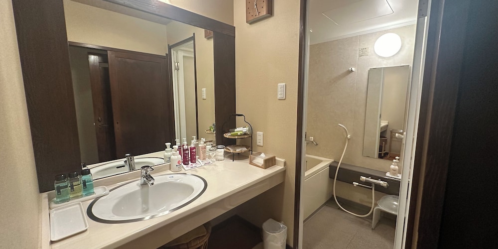 デザイン ツインルーム 専用バスルーム バスルーム3 | 夕景の宿 海のゆりかご 萩小町