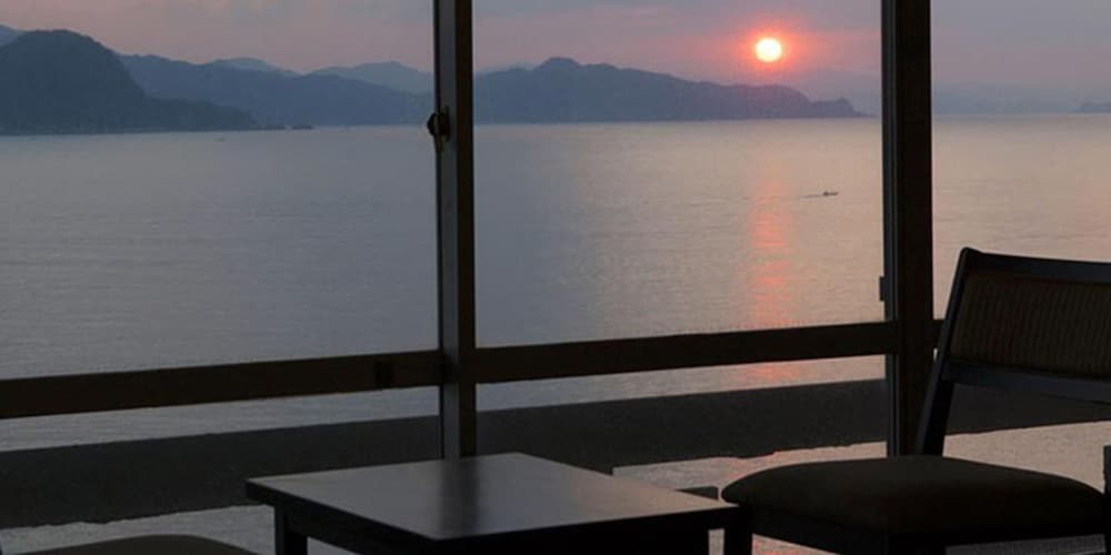 ファミリー ルーム 共用バスルーム 海側 部屋からの景観0 | 夕景の宿 海のゆりかご 萩小町