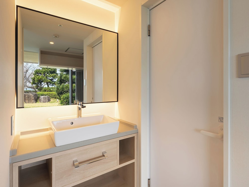 スーペリアコーナービュー(バス付)禁煙 客室2 | 亀の井ホテル 彦根