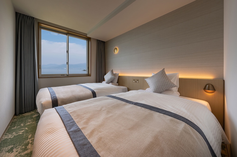 スーペリアツイン(バス付)禁煙 客室1 | 亀の井ホテル 彦根