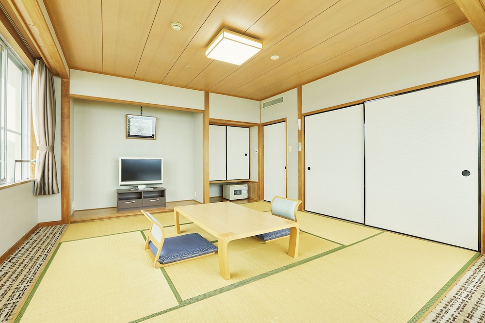 和室8畳コーナービュー 禁煙 客室0 | 亀の井ホテル 彦根