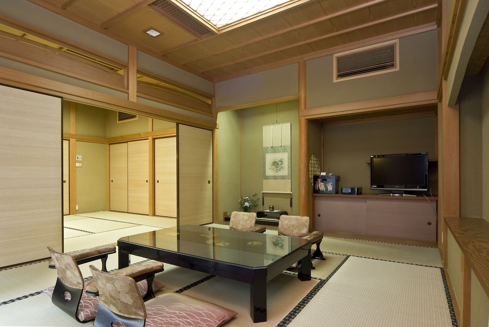 [離れ] 秋水/梅杏～源泉かけ流し風呂 - 本間10畳 + 次の間8畳 | 淘心庵 米屋