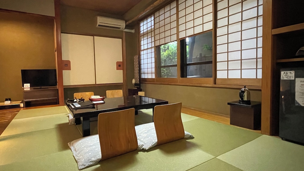 [本館] ぼたん ~ 源泉かけ流し半露天檜風呂 - 和洋室 客室1 | 淘心庵 米屋