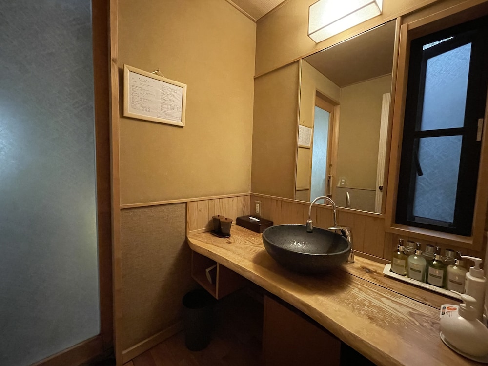 [別邸] 青天 ~ 滝見半露天プレミアム客室 - 和モダン 客室1 | 淘心庵 米屋