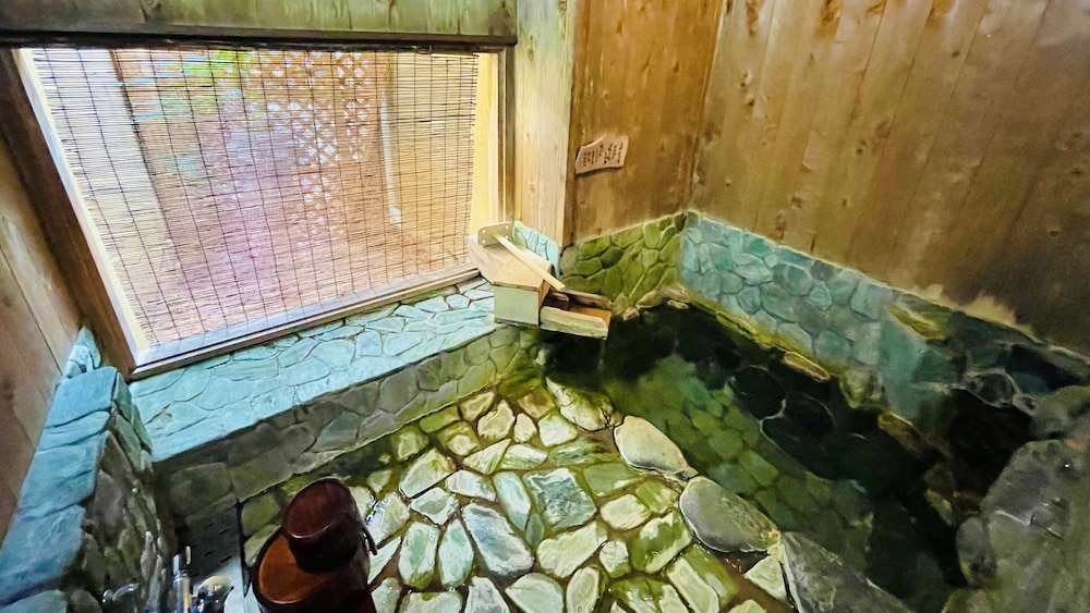 [離れ] 春草～源泉かけ流し岩風呂 - 本間10畳 + 次の間6畳 客室2 | 淘心庵 米屋