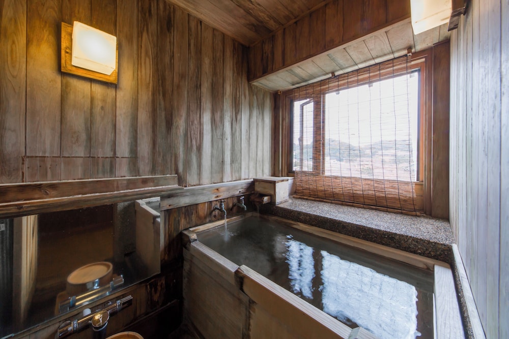 [離れ2階] 夕陽～源泉かけ流し風呂 - 本間10畳 + 次の間10畳 バスルーム0 | 淘心庵 米屋