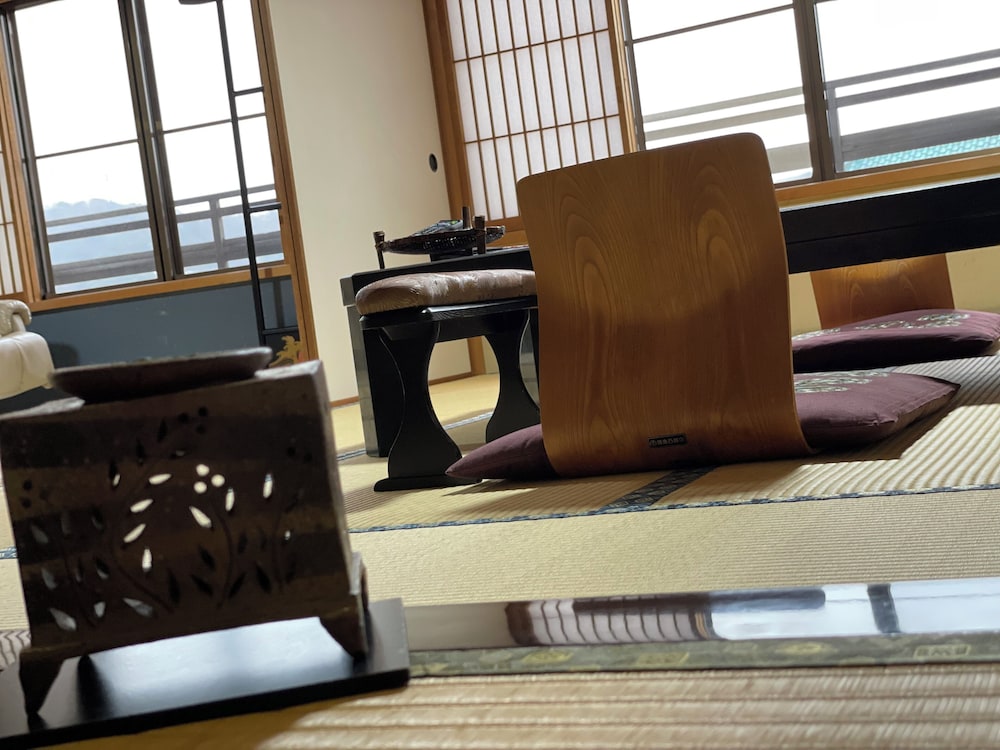 [離れ2階] 夕陽～源泉かけ流し風呂 - 本間10畳 + 次の間10畳 部屋からの景観0 | 淘心庵 米屋