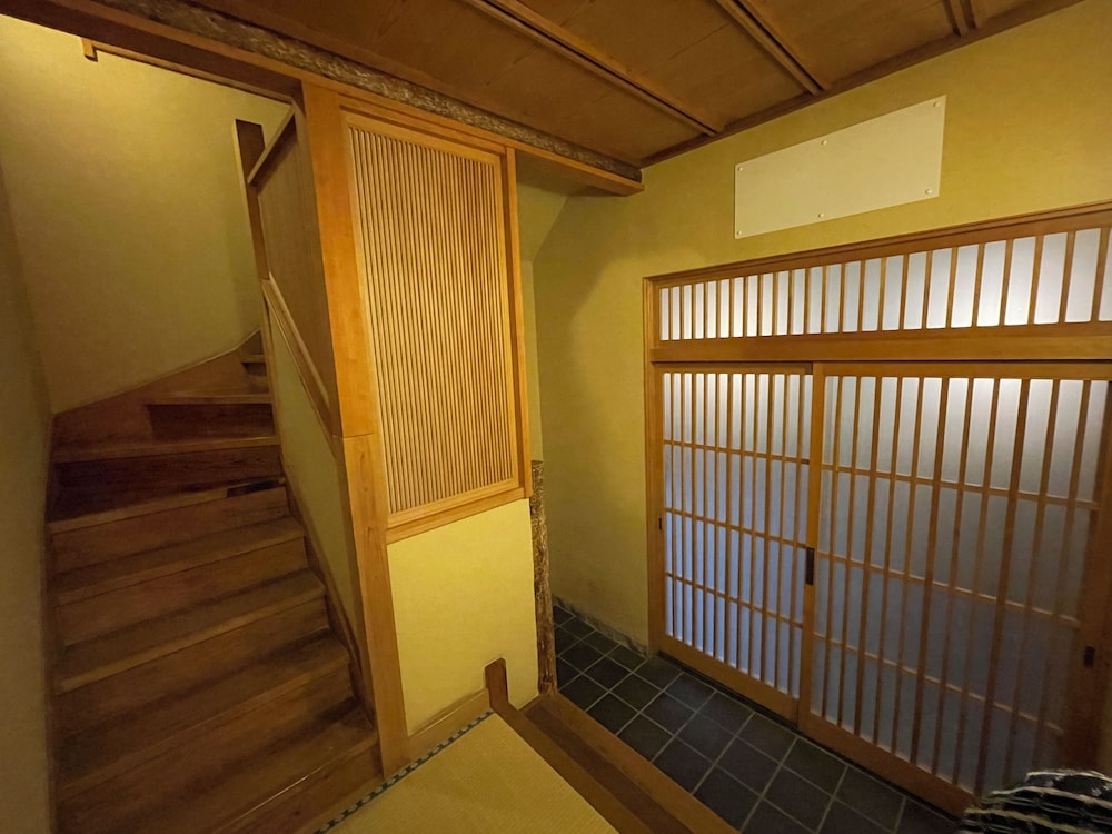 [離れ2階] 夕陽～源泉かけ流し風呂 - 本間10畳 + 次の間10畳 客室2 | 淘心庵 米屋