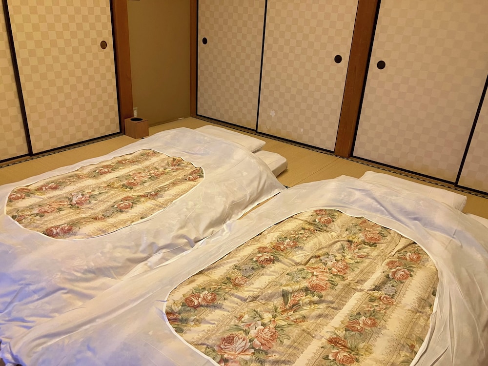 [離れ] 秋水/梅杏～源泉かけ流し風呂 - 本間10畳 + 次の間8畳 客室1 | 淘心庵 米屋